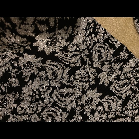 Beautiful light weight sweater. - Picture 2 of 3